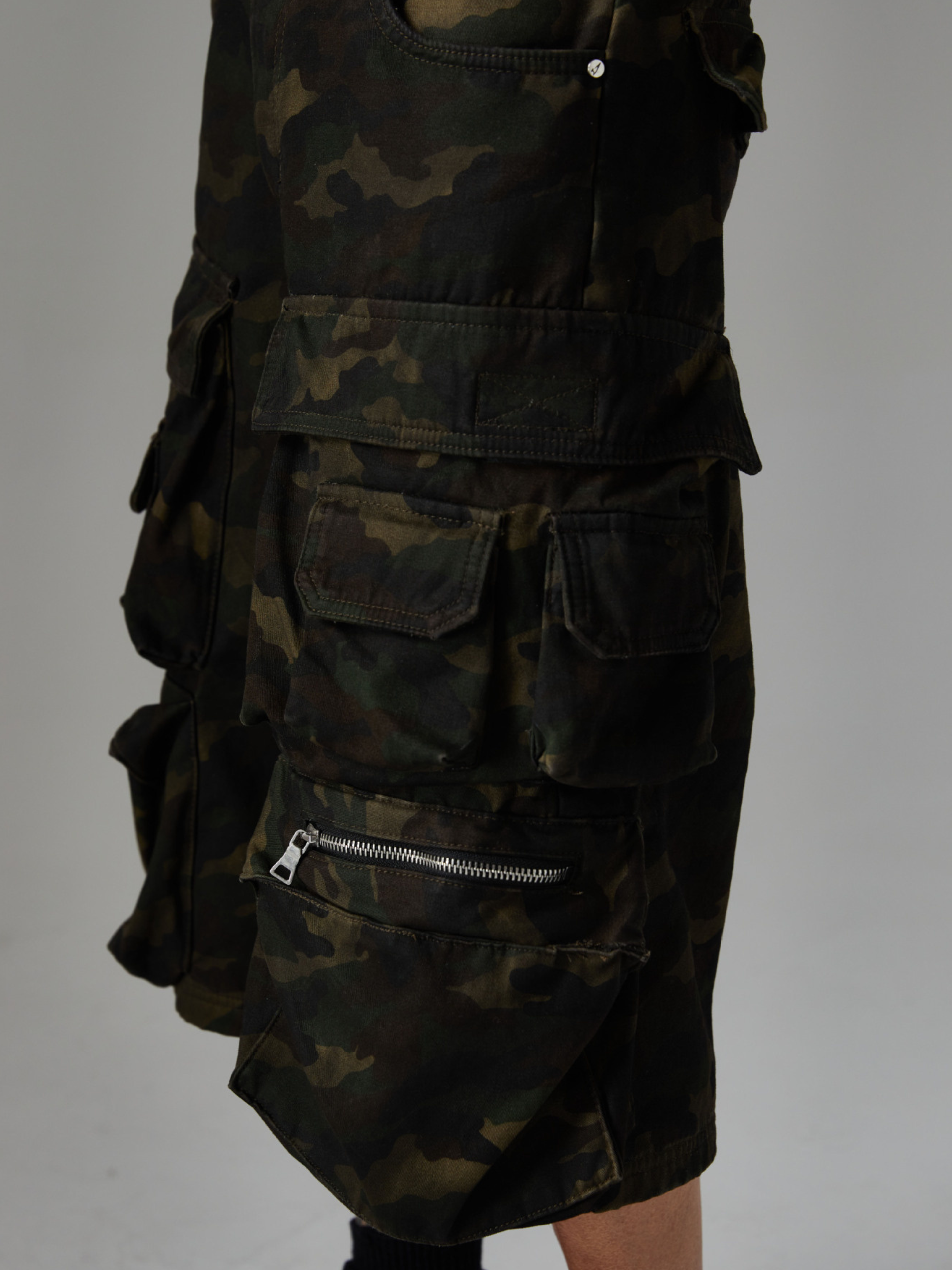 BaseVest - Men's Camouflage Wide-Leg Shorts