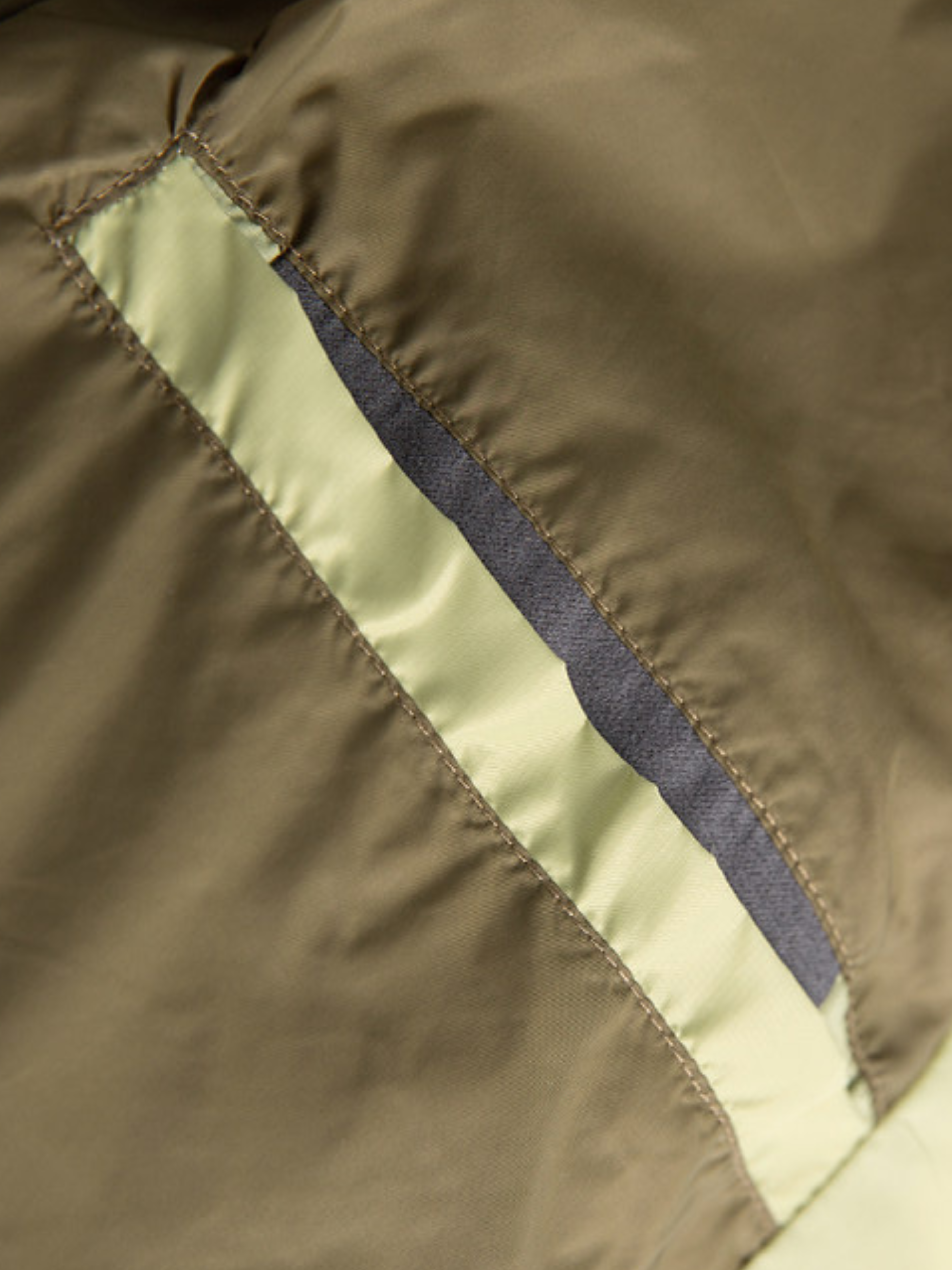 RavenNest - Water-Repellent 90% White Duck Down Jacket